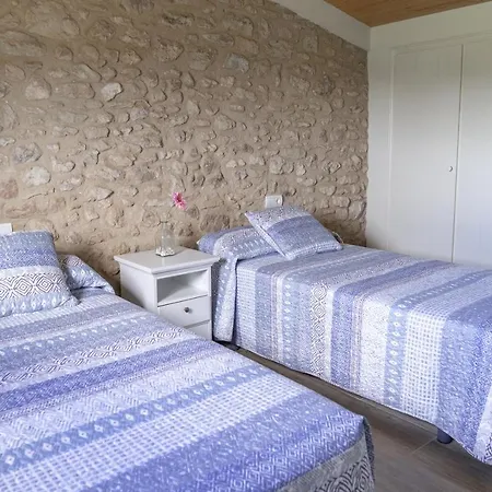 Masia Rural Poch * פאלס